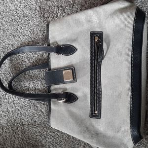 Dooney and bourke hand bag